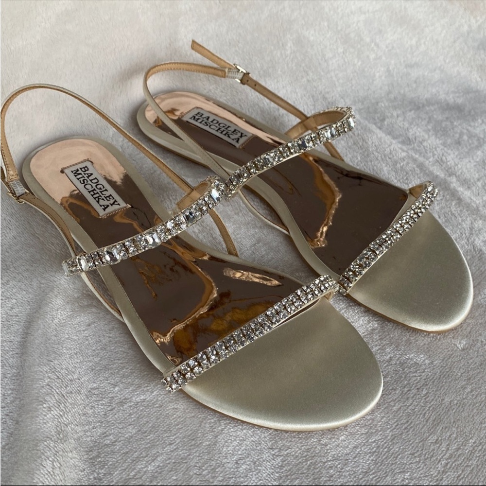 NIB Badgley Mischka Zandra Embellished Strappy Sandal size 7 ivory satin
